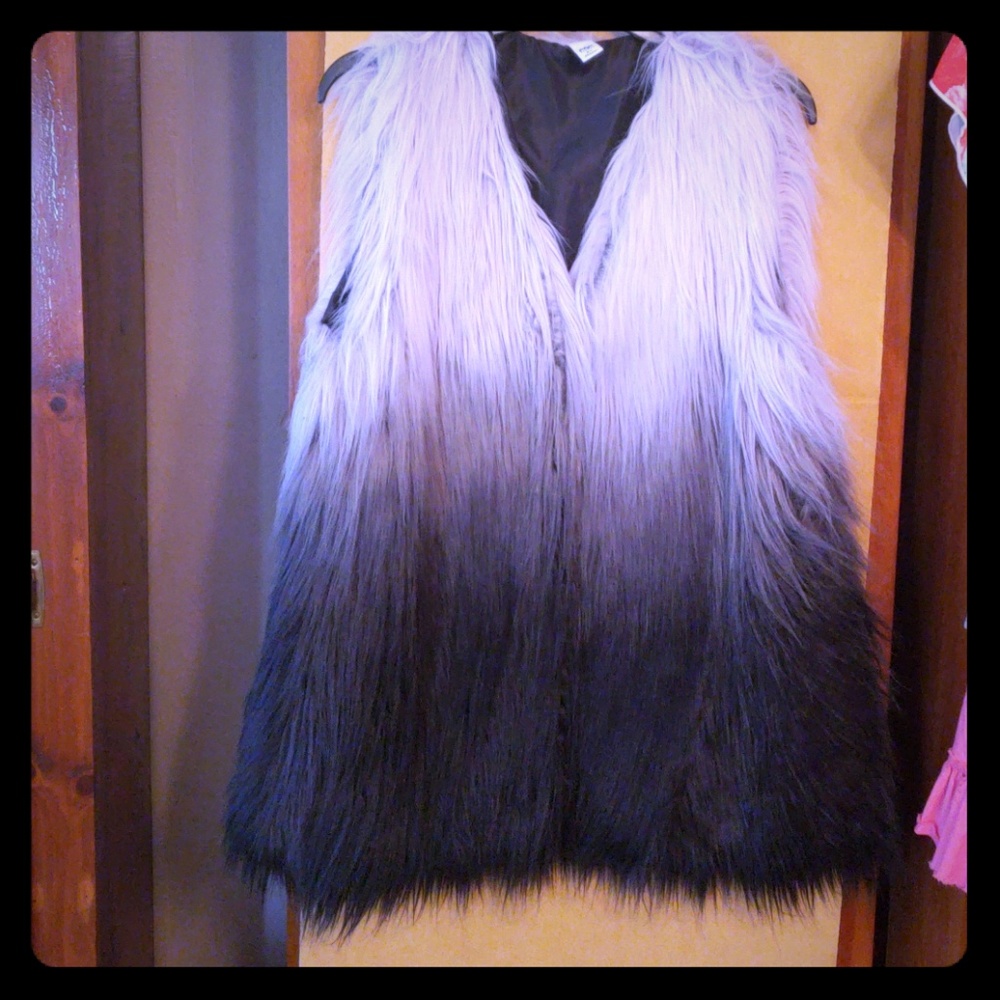 Fur sleeveless vest